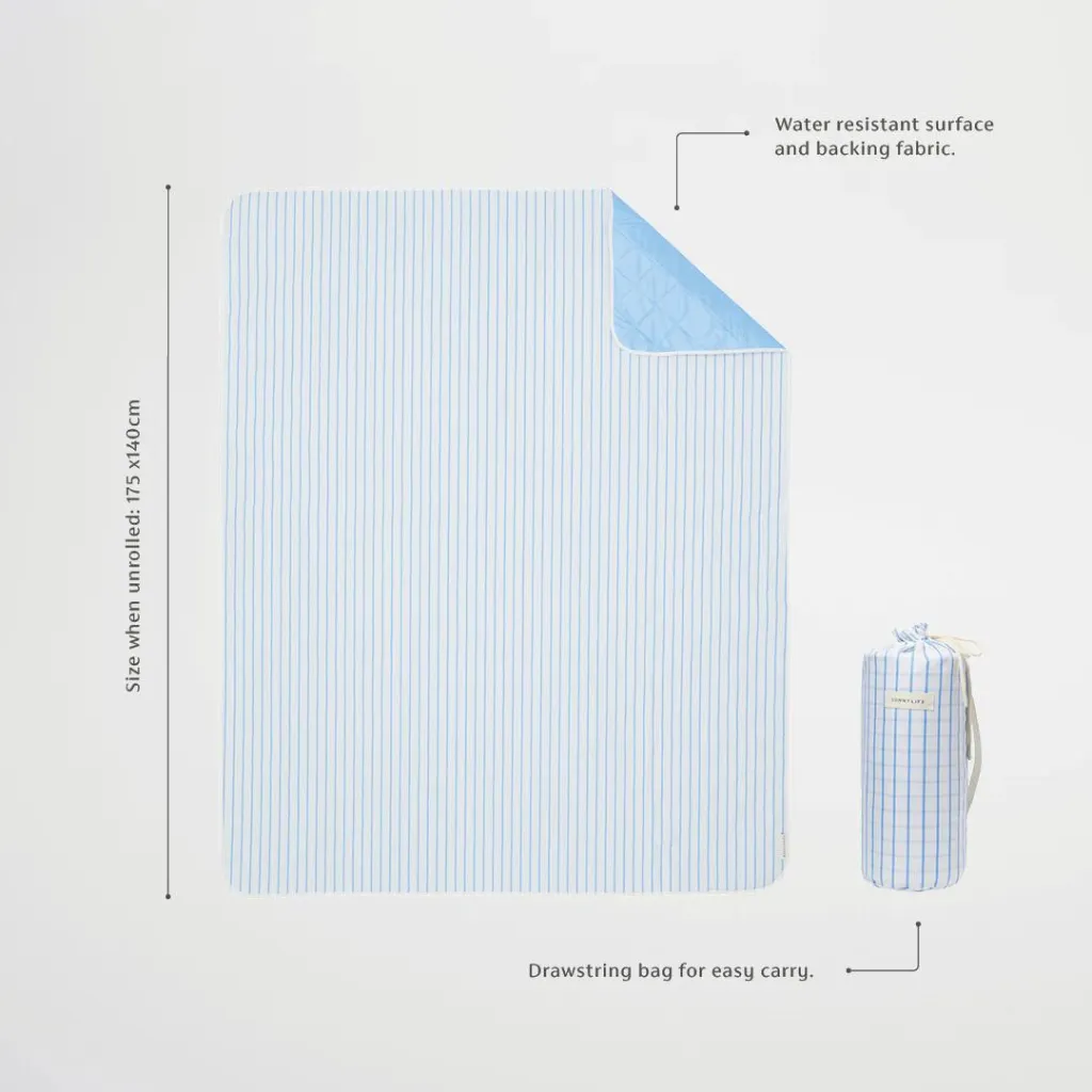 Beach and picnic blanket | Le weekend mild blue cream