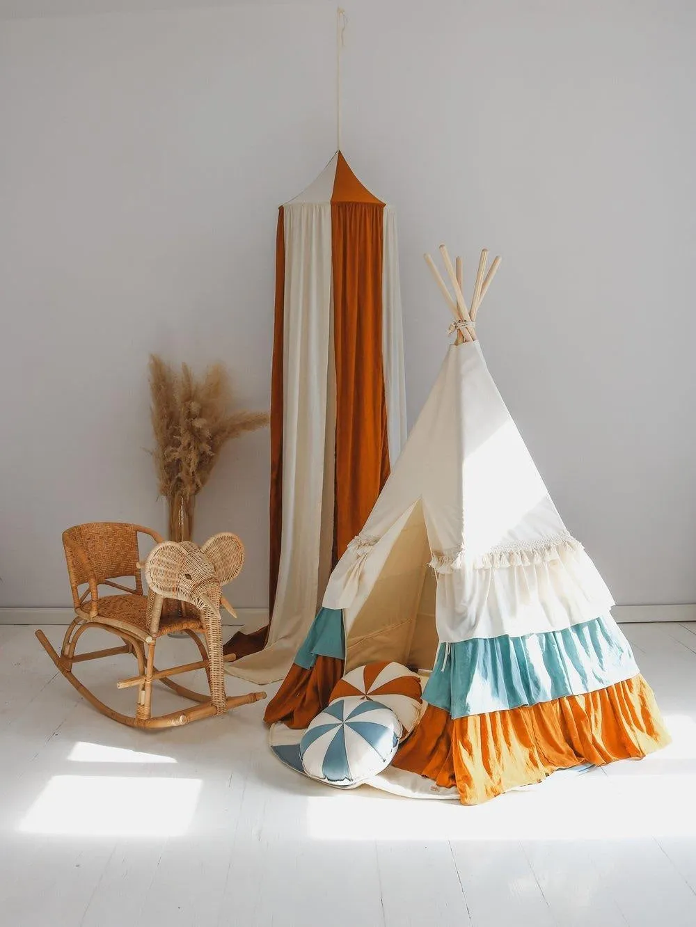 Circus Teepee Tent With Frills And Caramel Candy - Mat Set