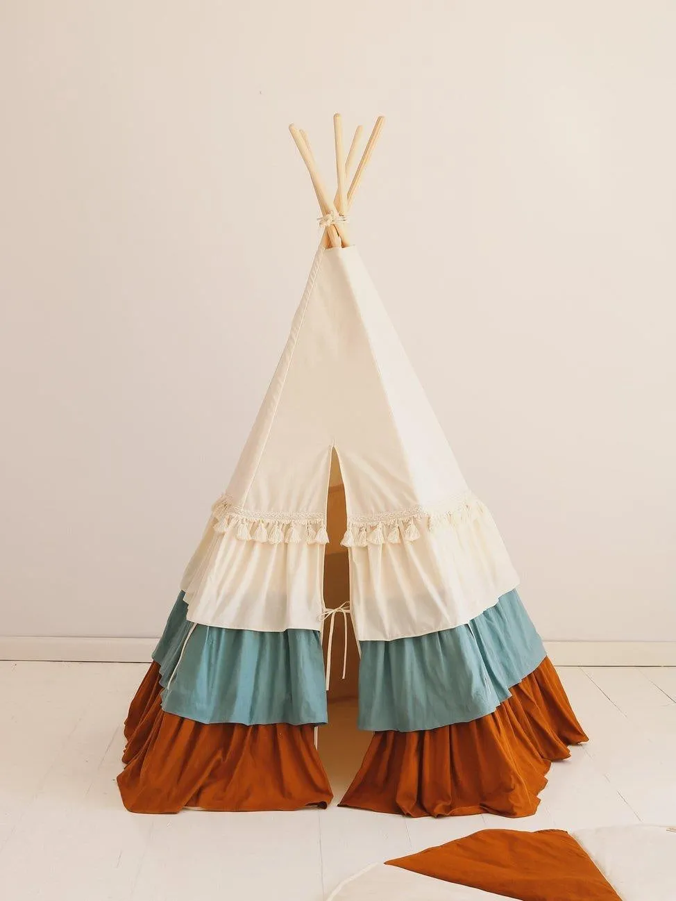 Circus Teepee Tent With Frills And Caramel Candy - Mat Set