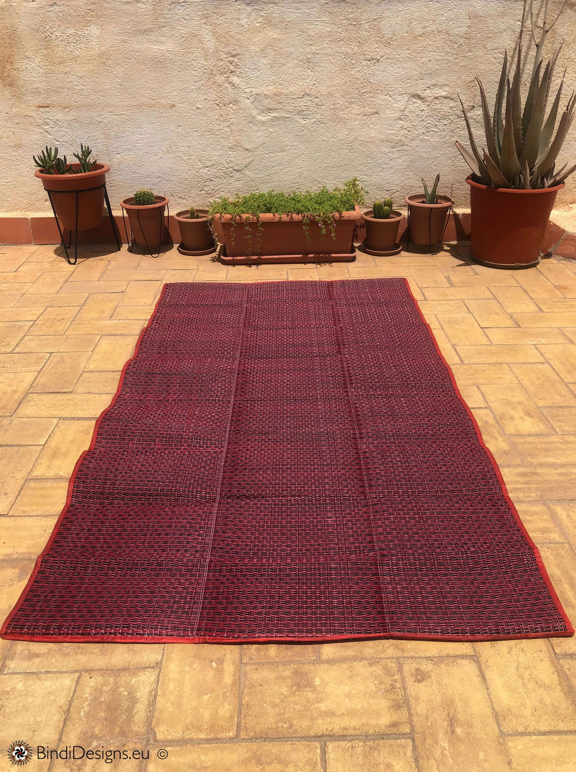 Fold up Mat with handles in Red and Black