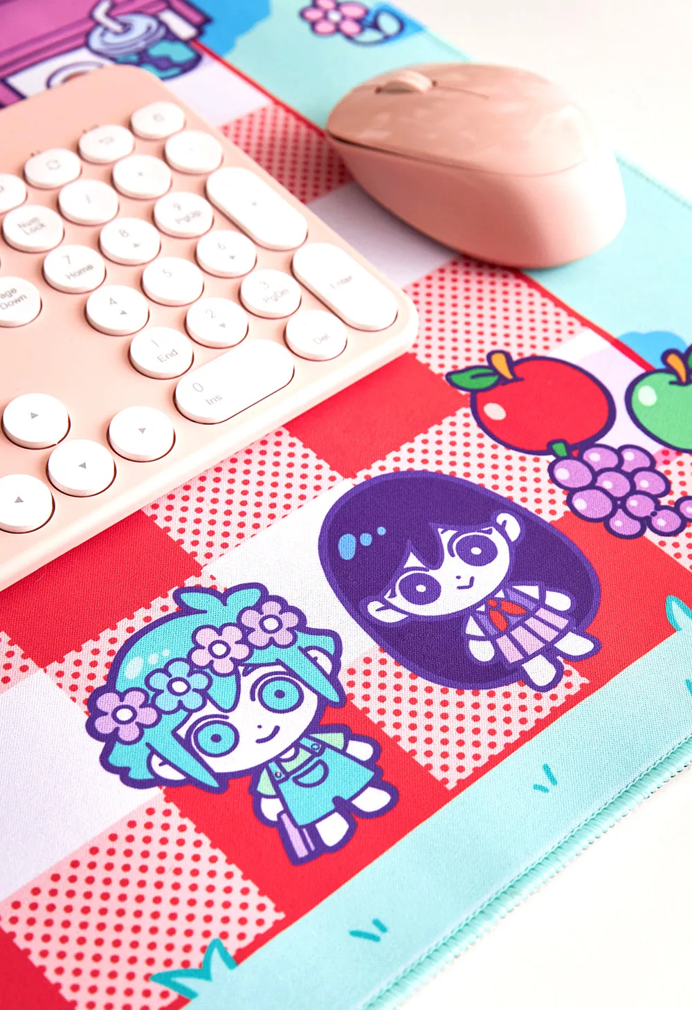 MARI'S PICNIC Desk Mat